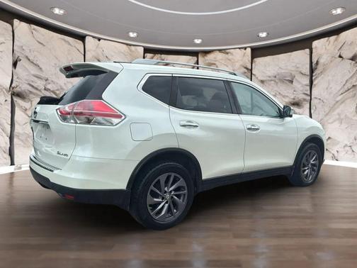 Pearl White 2016 Nissan Rogue SL
