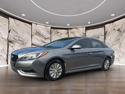 2017 Hyundai SONATA Hybrid SE