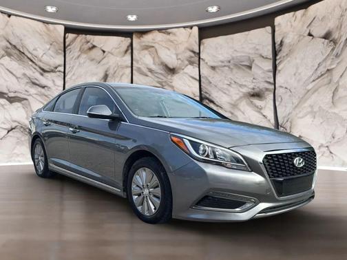 2017 Hyundai SONATA Hybrid SE