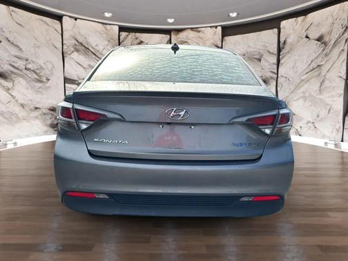 2017 Hyundai SONATA Hybrid SE