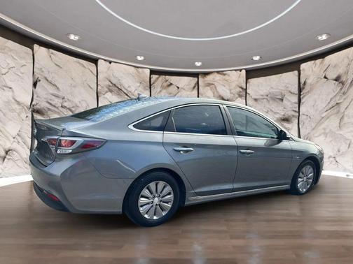 2017 Hyundai SONATA Hybrid SE