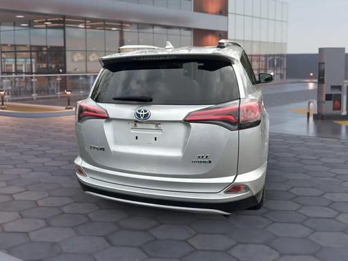 2016 Toyota RAV4 Hybrid XLE