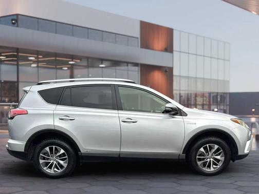 2016 Toyota RAV4 Hybrid XLE