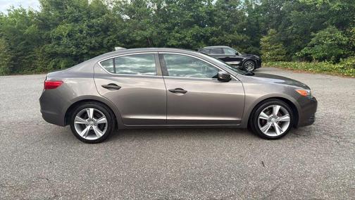 2013 Acura ILX 2.0L w/Premium Package