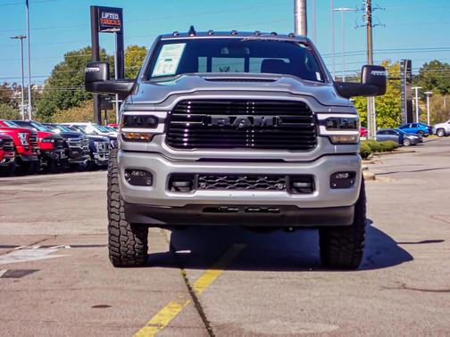 2024 RAM 3500 Laramie Crew Cab 4x4 8' Box