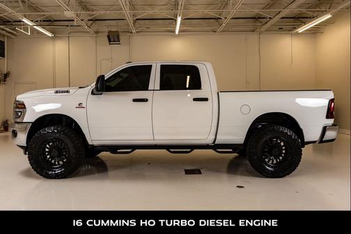 Bright White Clearcoat 2025 RAM 2500 Tradesman Crew Cab 4x4 6'4' Box