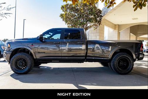 2022 RAM 3500 Limited Crew Cab 4x4 8' Box