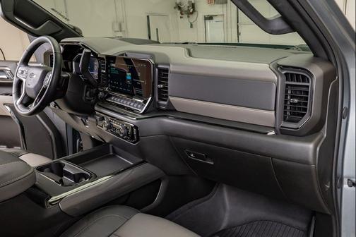 Sterling Gray Metallic 2025 Chevrolet Silverado 2500 4WD Crew Cab Standard Bed ZR2
