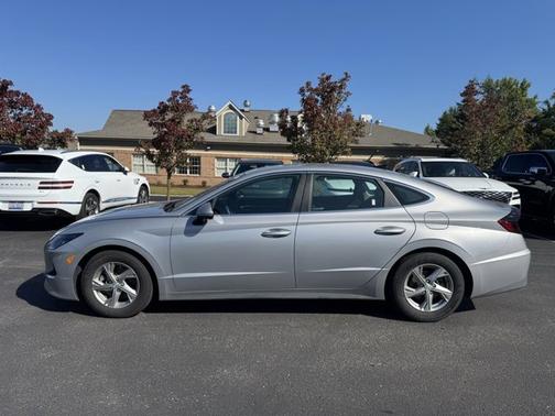 2023 Hyundai SONATA SE
