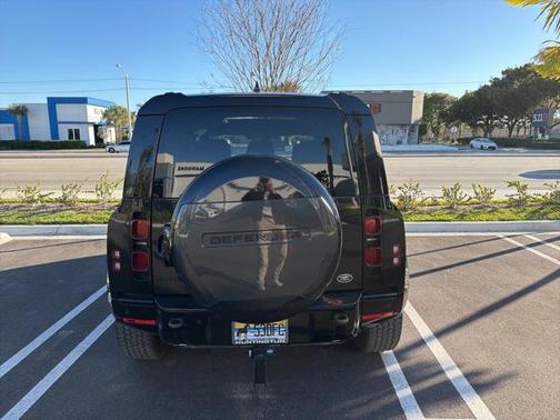 2022 Land Rover Defender X-Dynamic SE