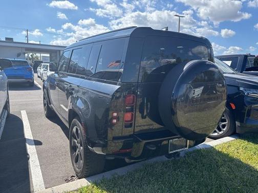 2022 Land Rover Defender X-Dynamic SE