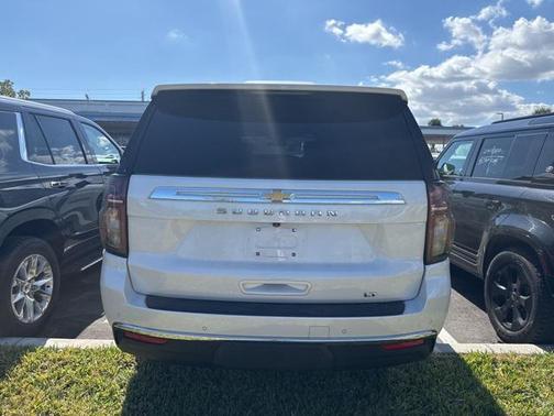 2023 Chevrolet Suburban LT