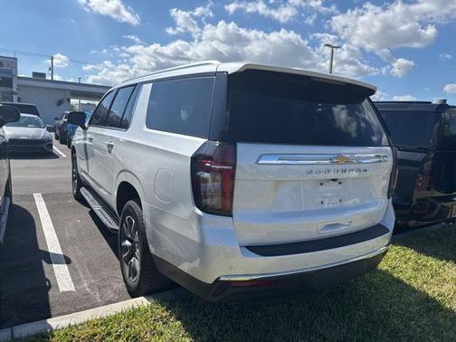 2023 Chevrolet Suburban LT