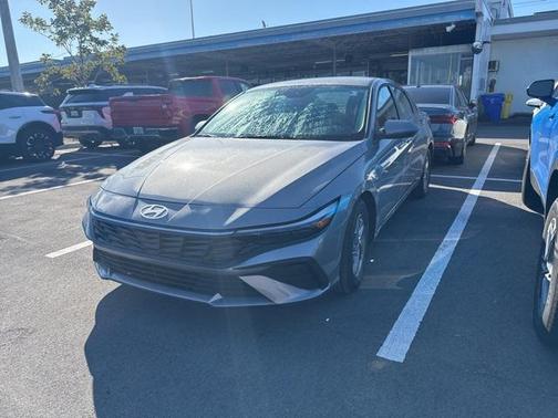 2025 Hyundai ELANTRA SE