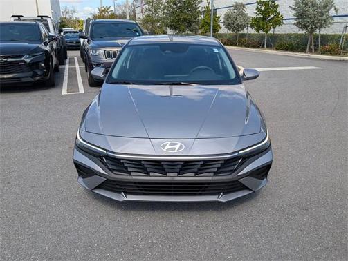2025 Hyundai ELANTRA SE