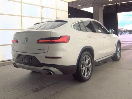 2025 BMW X4 xDrive30i