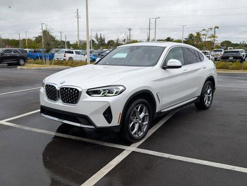 2025 BMW X4 xDrive30i