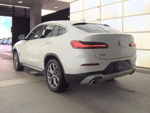 2025 BMW X4 xDrive30i