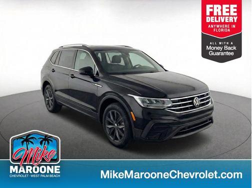 Deep Black Pearl 2022 Volkswagen Tiguan 2.0T SE