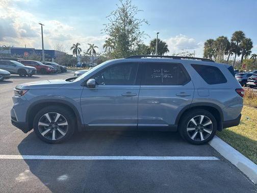 2024 Honda Pilot Touring 8-Passenger
