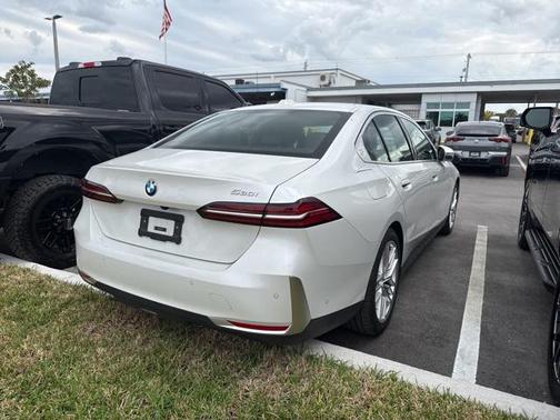 2025 BMW 530 530i