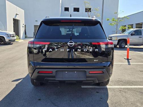 2024 Nissan Pathfinder SV