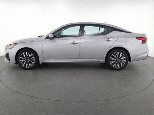 Brilliant Silver Metallic 2023 Nissan Altima 2.5 SV