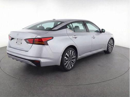 Brilliant Silver Metallic 2023 Nissan Altima 2.5 SV