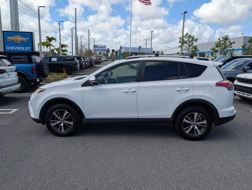 2017 Toyota RAV4 XLE