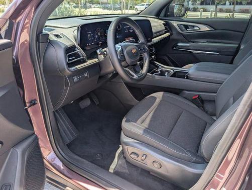 Stardust Metallic 2024 Chevrolet Traverse LT