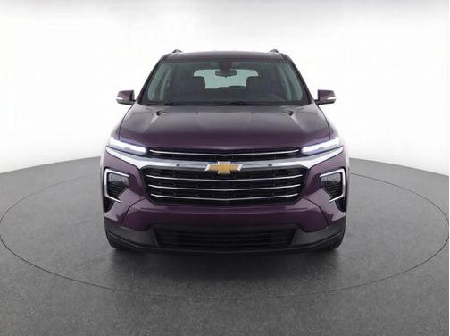 Stardust Metallic 2024 Chevrolet Traverse LT