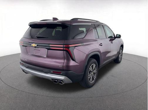 Stardust Metallic 2024 Chevrolet Traverse LT