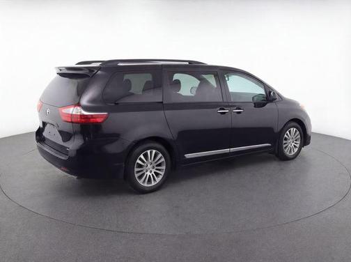 2019 Toyota Sienna SE