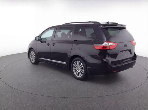2019 Toyota Sienna SE