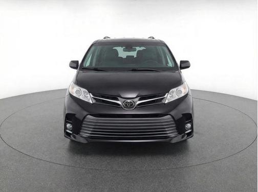2019 Toyota Sienna SE