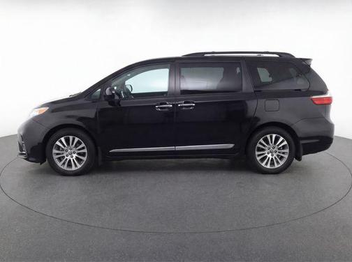 2019 Toyota Sienna SE