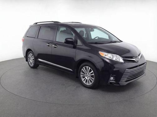 2019 Toyota Sienna SE