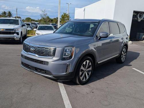Everlasting Silver 2021 Kia Telluride EX
