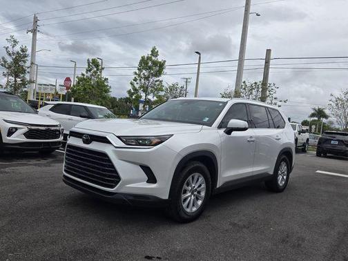 Pearl 2024 Toyota Grand Highlander XLE