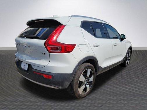 2019 Volvo XC40 T5 Momentum