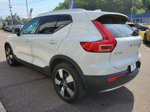2019 Volvo XC40 T5 Momentum
