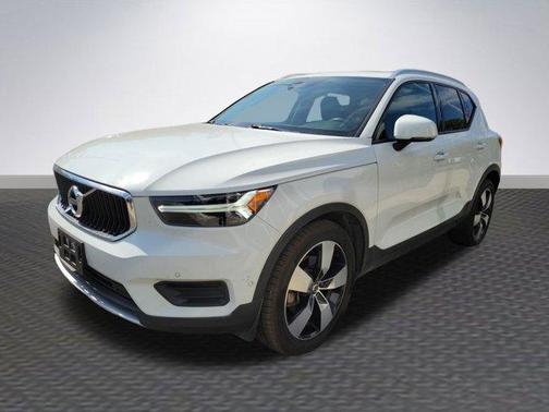 2019 Volvo XC40 T5 Momentum
