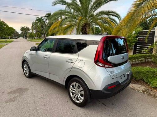 Sparkling Silver 2020 Kia Soul LX