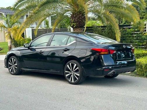 2022 Nissan Altima SR FWD