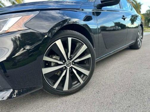 2022 Nissan Altima SR FWD