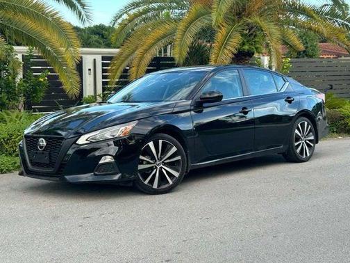2022 Nissan Altima SR FWD