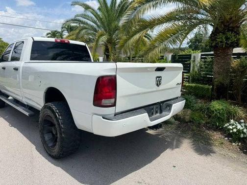 Bright White Clearcoat 2018 RAM 2500 Tradesman Crew Cab 4x4 8' Box