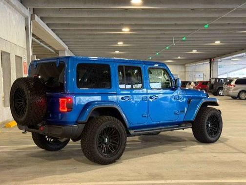Hydro Blue Pearlcoat 2025 Jeep Wrangler 4-Door Sahara 4x4