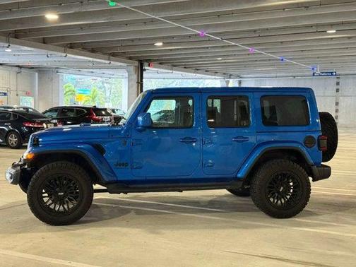 Hydro Blue Pearlcoat 2025 Jeep Wrangler 4-Door Sahara 4x4
