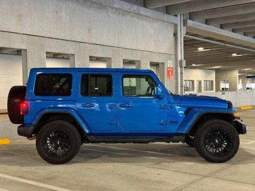 Hydro Blue Pearlcoat 2025 Jeep Wrangler 4-Door Sahara 4x4